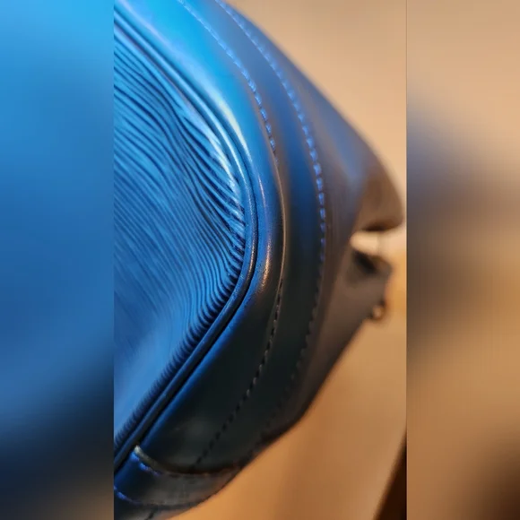 Louis Vuitton Epi Leather Noé GM Toledo Blue Drawsting Bucket Shoulder Bag - Picture 6 of 8